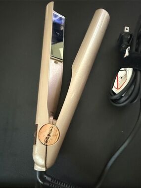 TYME Hair Curling Iron with fabric case